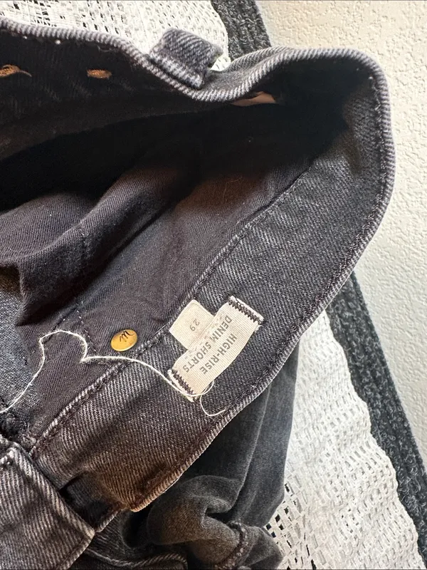 Madewell Women's High-Rise Black Denim Shorts‎ - Image 4