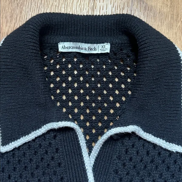 Abercrombie &‎ Fitch Black Knit Shorts Sleeve Cardigan with White Edging Size XS - Image 2