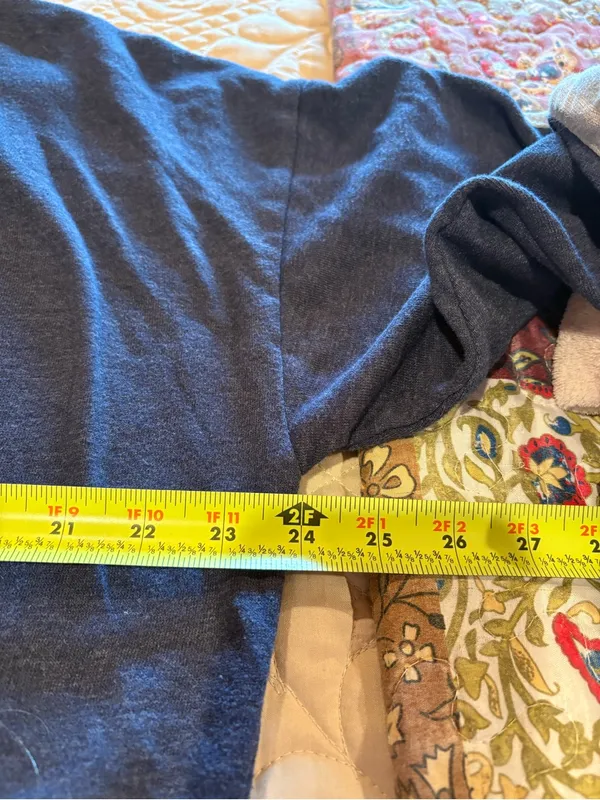 Colosseum Women's Heathered Navy/yellow Crewneck sweatshirt M - Image 8