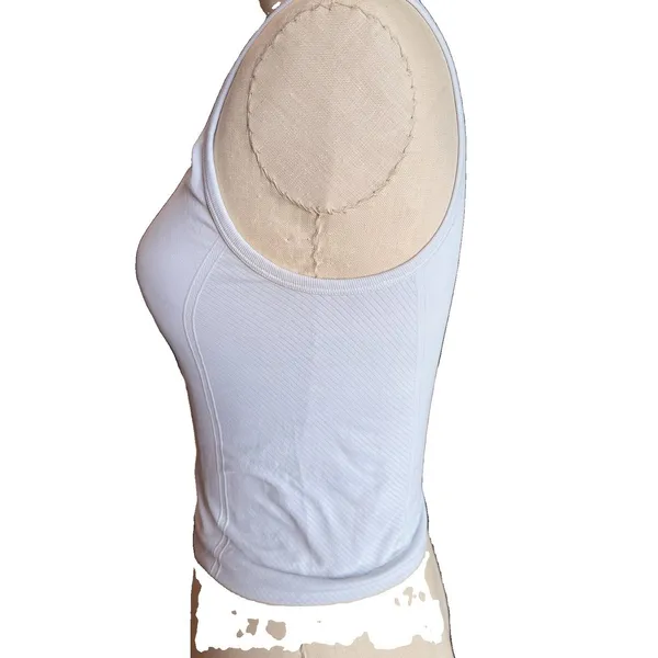 Under Armour Women’s White Cropped Athletic Tank Top Stretch Round Neck Size S - Image 2