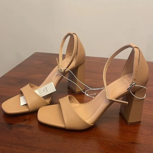 A new day Shelly Heels with Memory Foam Insole tan strappy shoe New - Image 3