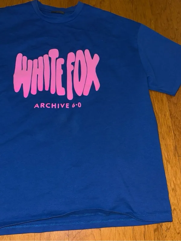Brand New White Fox Archive 6.0 Oversized Tee in Blueberry & neon pink Size M/L - Image 8