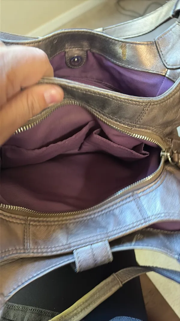 2011 Coach SoHo Lynn Hobo Bag.  - Image 8