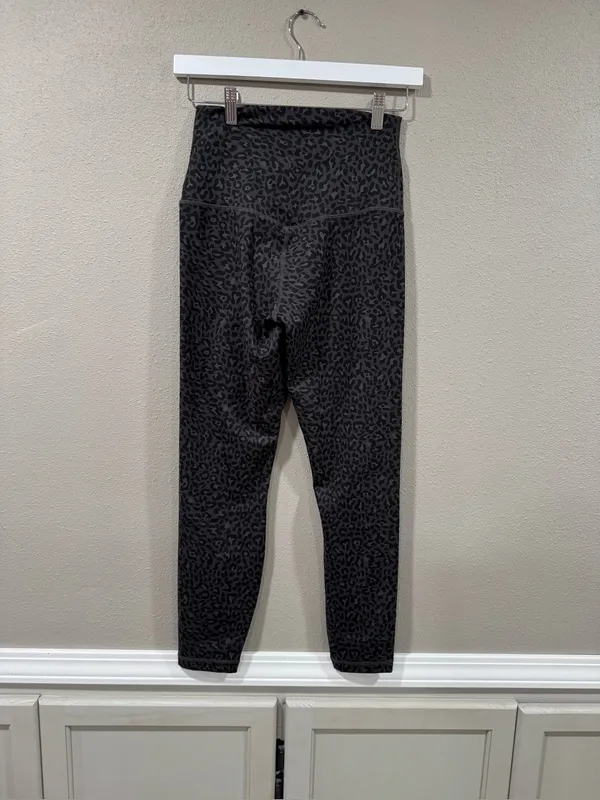 Yogalicious NWT $88 Retail Leopard Black 2 Piece Set - Image 7
