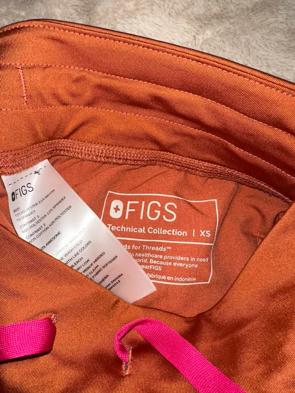FIGS Scrubs Set - Image 5