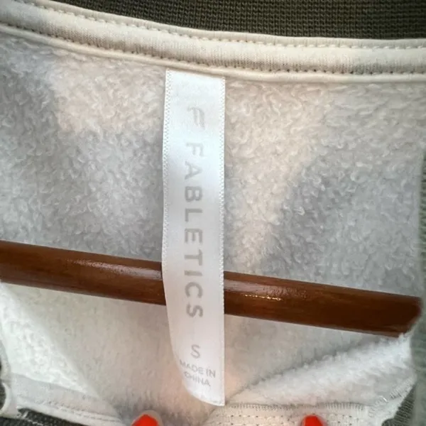 Fabletics Catarina Mock Neck Half Zip Pullover white dove/ safari sz small FLAWS - Image 7