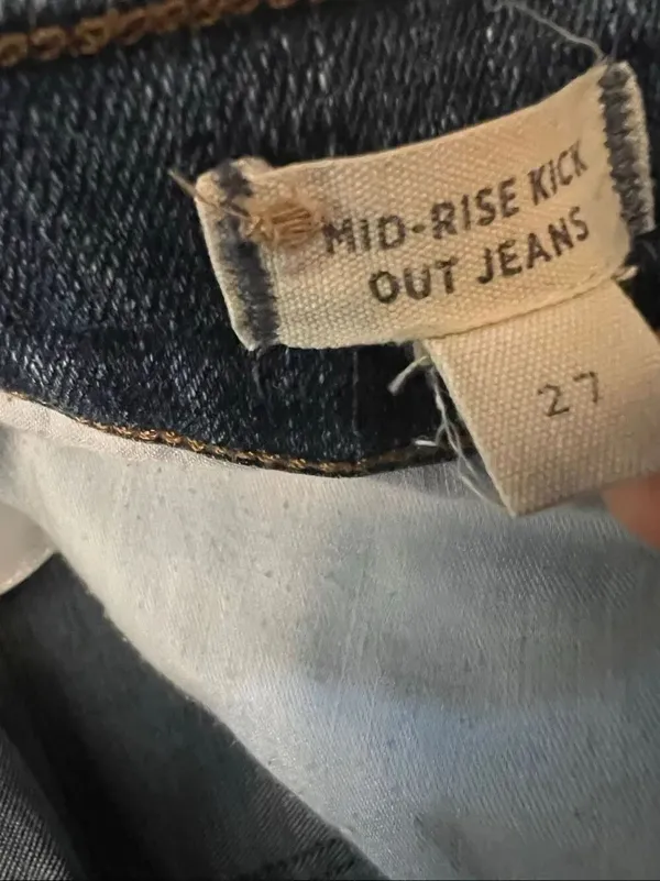 Madewell Distressed Kick Out Crop Jeans Style: NM243 Size 27 - Image 5