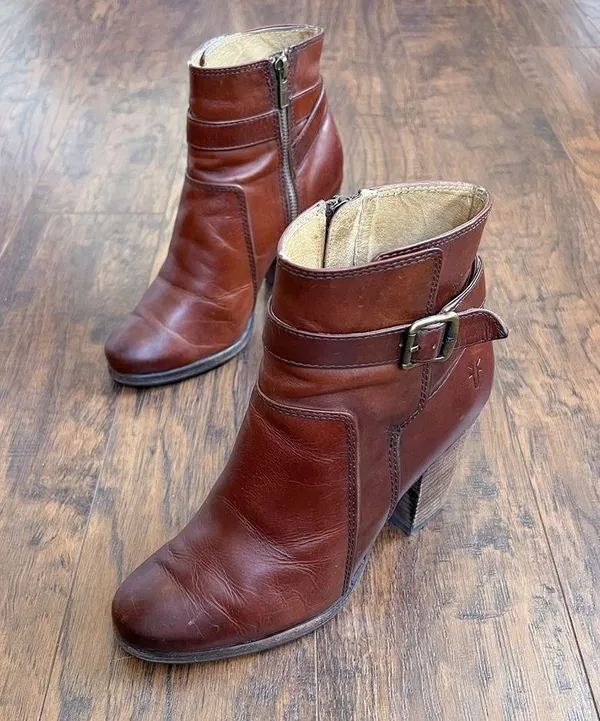 Frye • Patty Riding Bootie brown leather Redwood ankle boot heeled strap buckle - Image 3