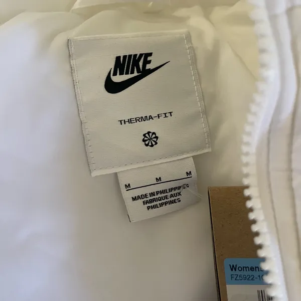 Nike Women's Sportswear Classic white Puffer Therma-FIT Loose Vest - Image 3