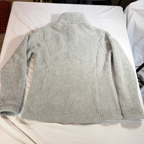 Patagonia womens fuzzy 1/4 zip fleece. Los gatos. salt gray. Size S. outdoors - Image 2