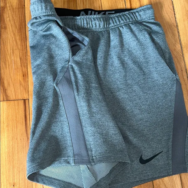 Nike 7” Inseam Silver/Gray Shorts - Image 6