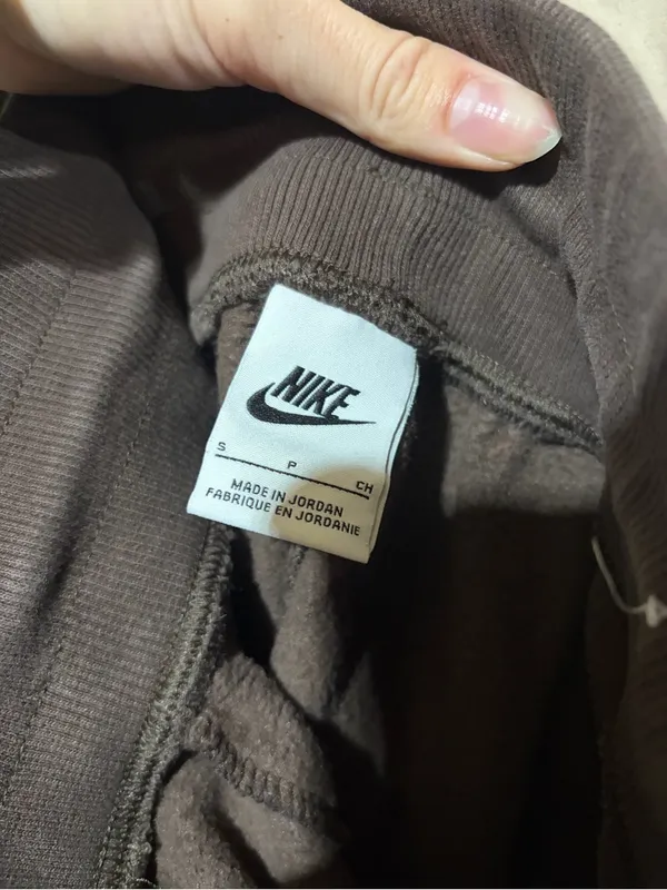 Nike joggers - Image 2