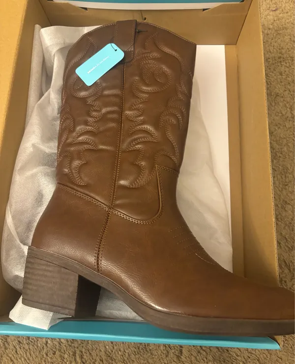 Boots Brown Size 8.5 - Image 4