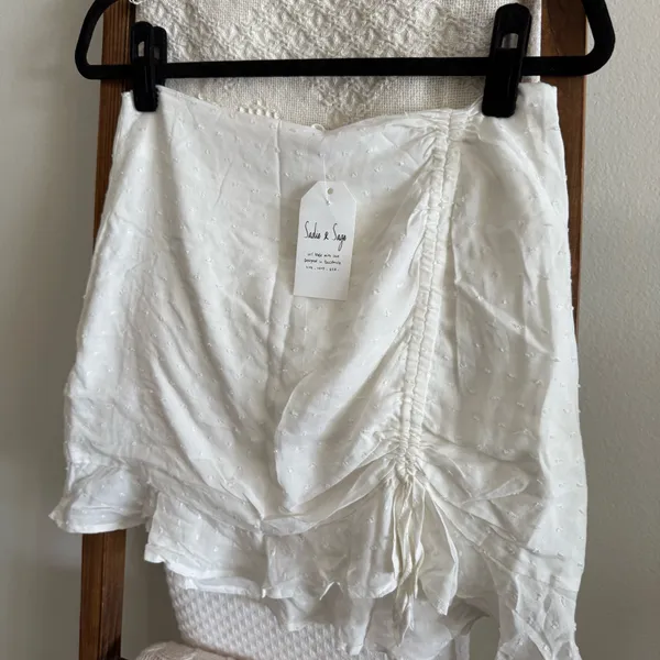 NWT Sadie & Sage White Textured Bonita Mini Skirt - Image 2