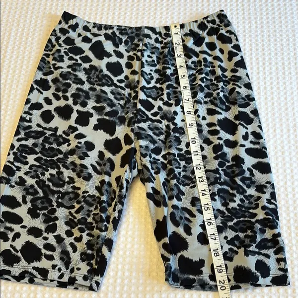 NEW! Leopard Print Women’s Bike Shorts Size X-LARGE Gray Black - Image 6