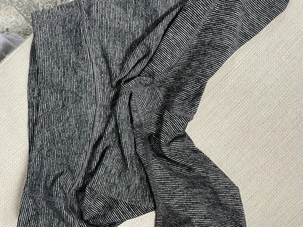 Old Navy Active Leggings in Grey size M - Image 4