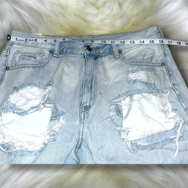American Eagle Mom Short Distressed Light Blue Denim Shorts size 10 - Image 2