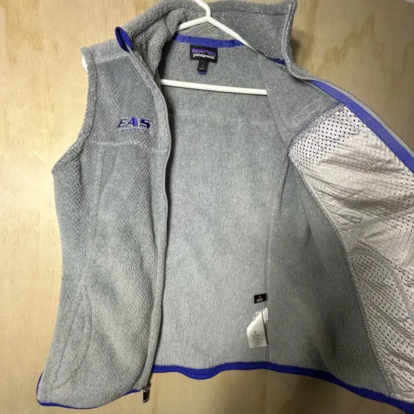 Patagonia Women’s Cozy Gray Fleece Vest‎ with Blue Detail Size Large - Image 7