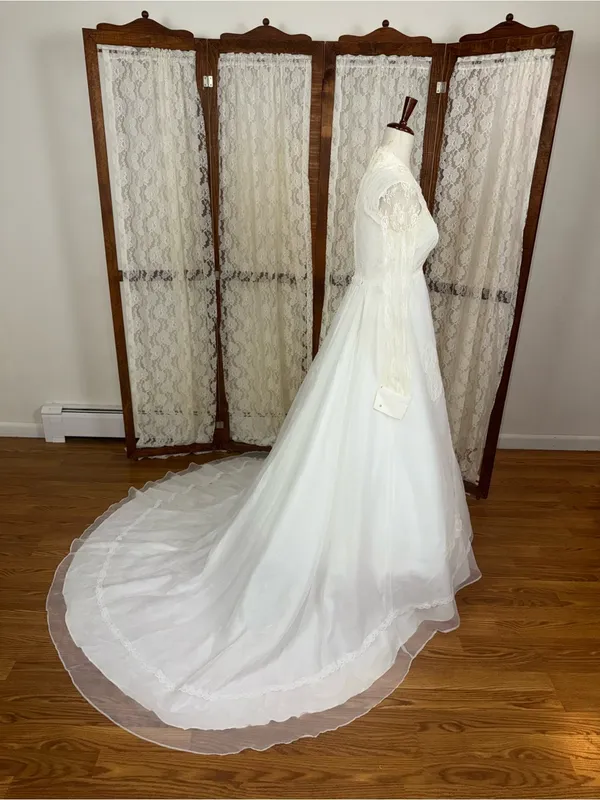 Beautiful Vintage 1970s/80s JcPenney Wedding Gown - Image 4