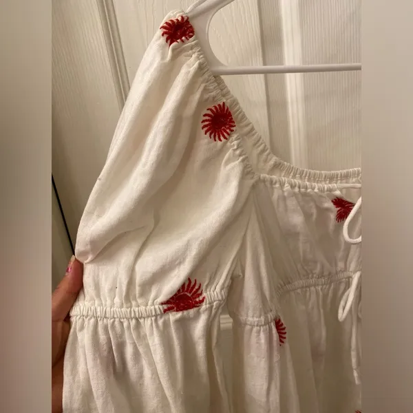 Free people White Dress with Red Floral Embroidery size XS oversized - Image 4