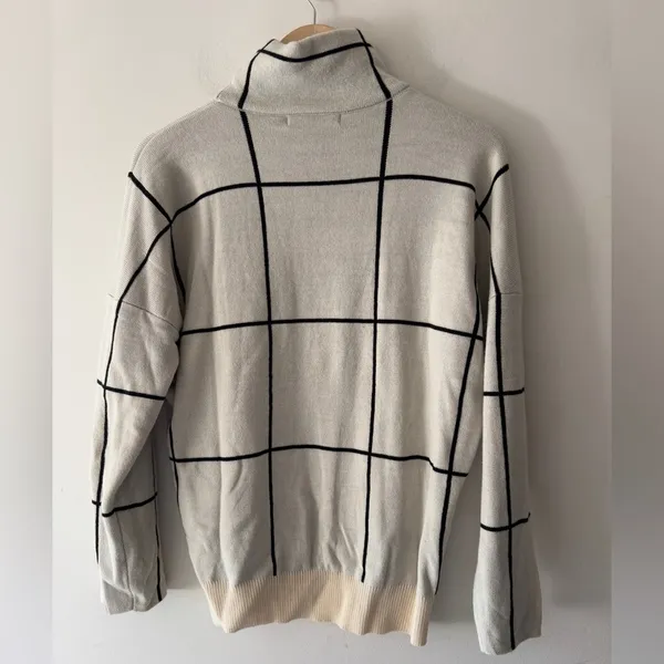 Simplee Black and White‎ Grid Turtleneck Sweater Size M - Image 5
