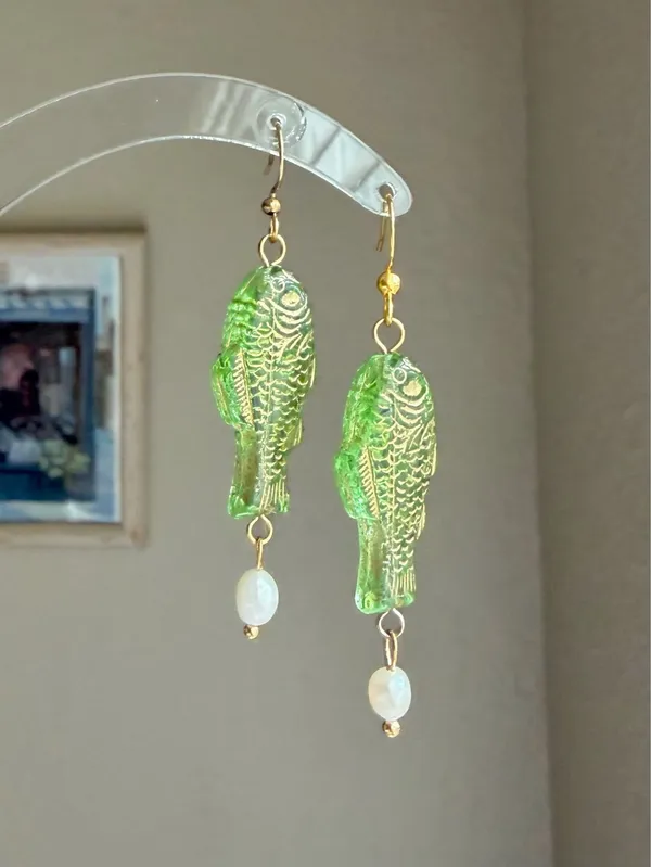 Handmade quality Czech glass beads fish & freshwater pearl boho fairy dangle earrings🐟🌿 - Image 3