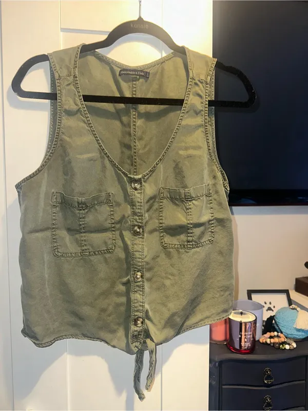 Abercrombie & Fitch Button Up Utility Vest/Too- Army Green $65MSRP - Image 2