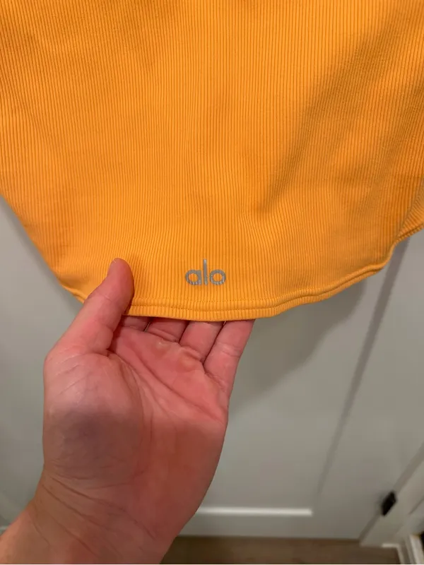 ALO Yoga Ribbed Crop Tee with V-Notch — Pumpkin Orange - Image 3