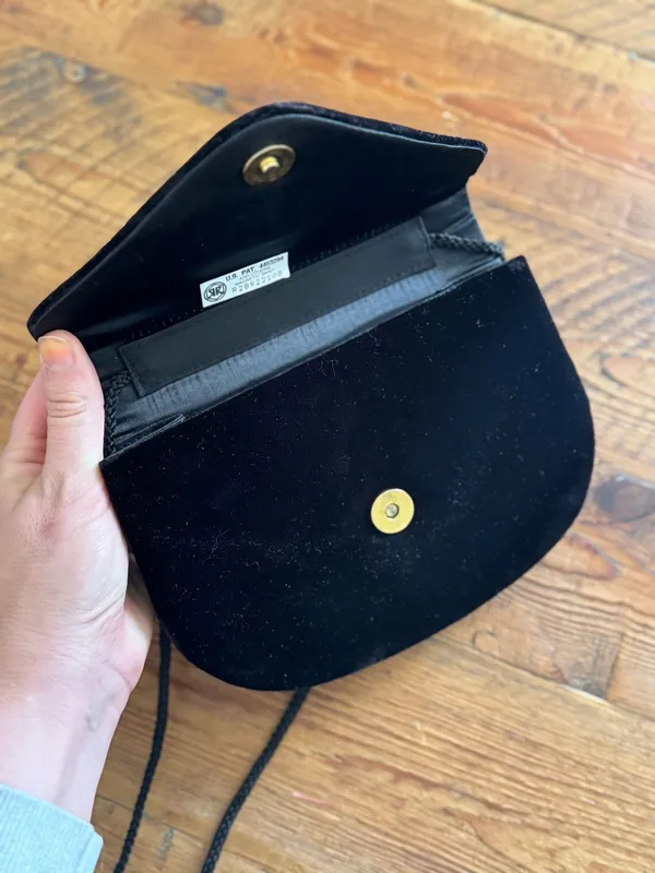 Velvet Clutch Black - Image 2