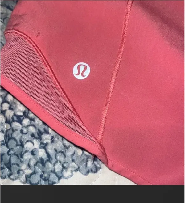 Lululemon Shorts Hotty Hot High-Rise 4" - Image 4