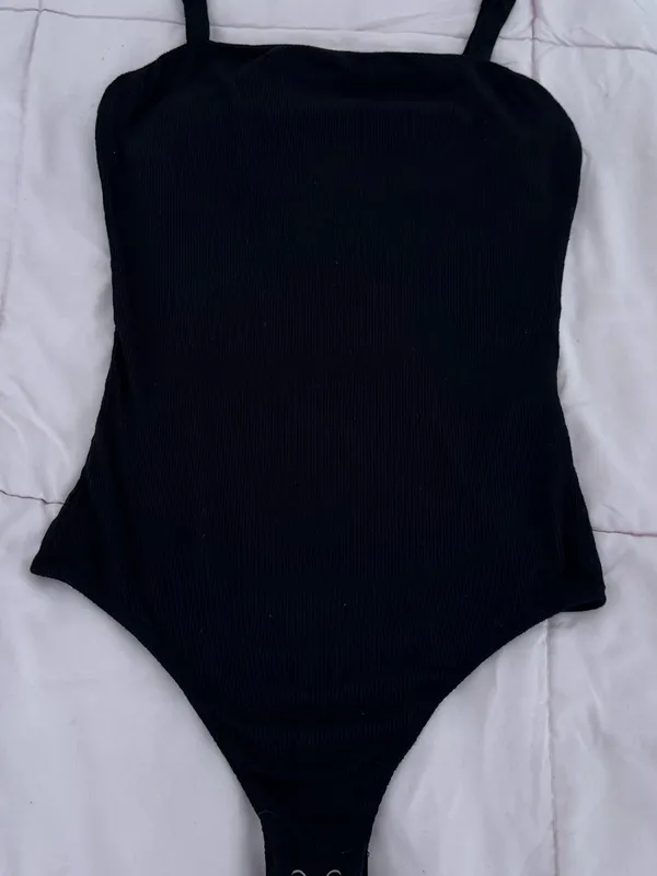 Hollister Slim Tan Black ribbed Square Neck Spaghetti Strap bodysuit, size S - Image 5