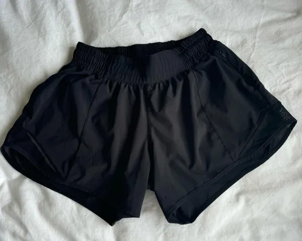Lululemon Hotty Hot High-Rise Lined Short 2.5" - Image 2