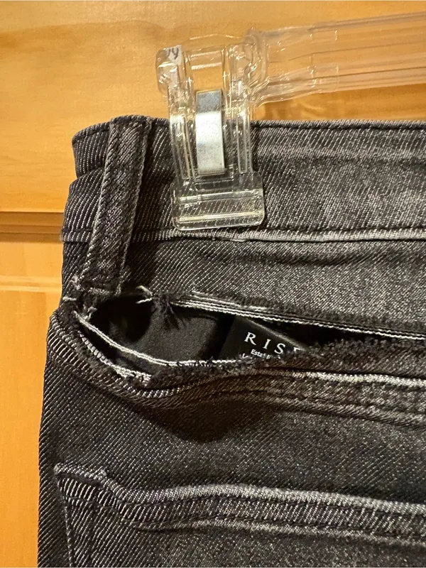 Risen women’s The Hazen Distressed Skinny Jeans size 27/5 black/grey NWT - Image 7