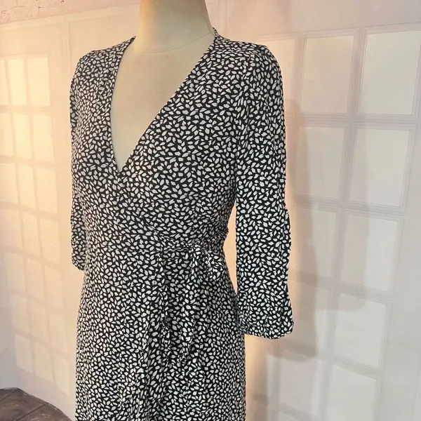 Abercrombie & fitch black and white spotted true wrap long sleeve dress size xsp - Image 2