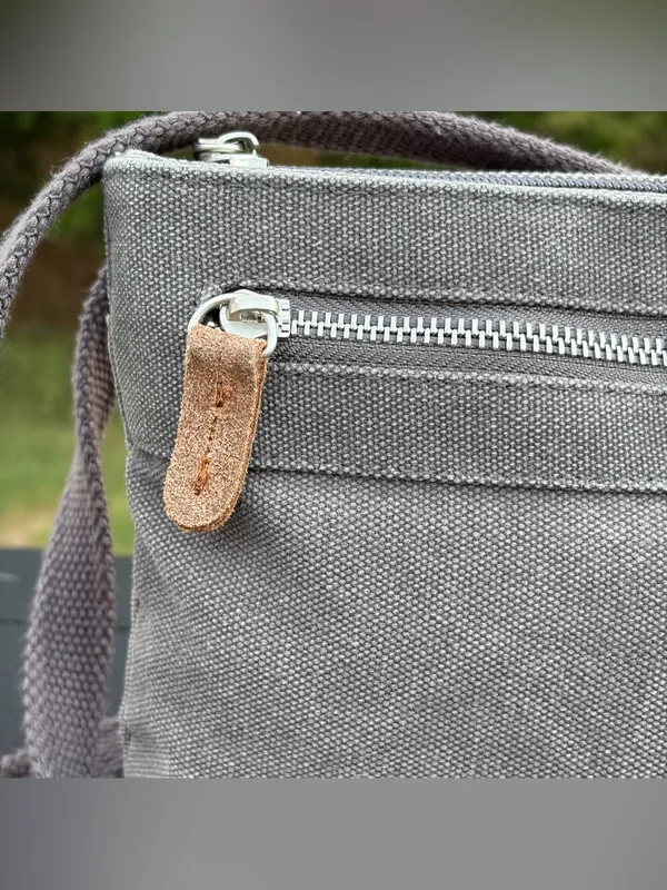 Travelon Anti-Theft Heritage Small Crossbody Bag Grey Canvas RFID blocking - Image 4