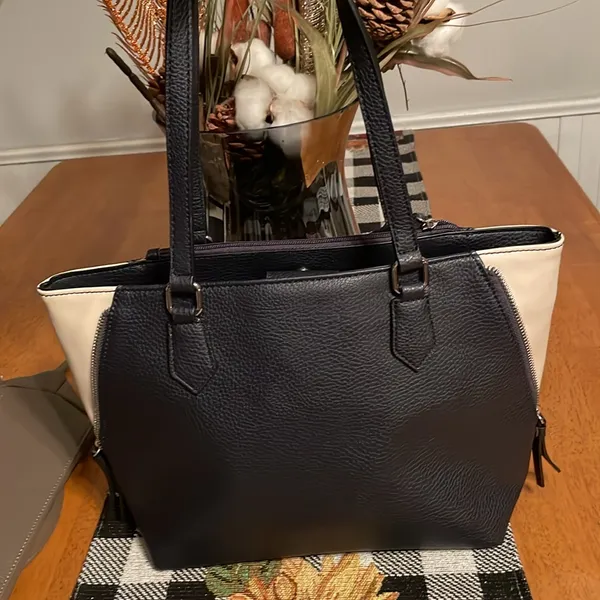 Nine West The Natala Tote features a top zip closure, interior pockets, and shoulder strap - Image 5