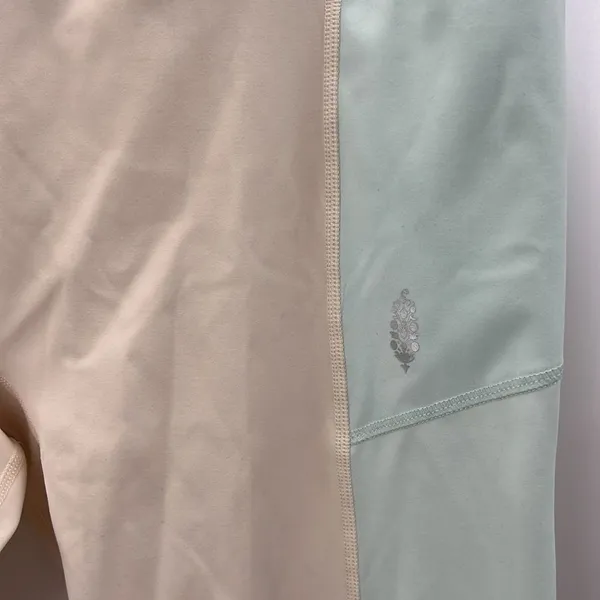 Free People Movement 2 color leggings size large - Image 2