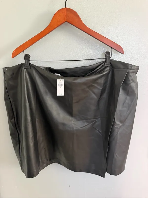 Old Navy Black Faux-Leather Wrap Mini Skirt - Image 3