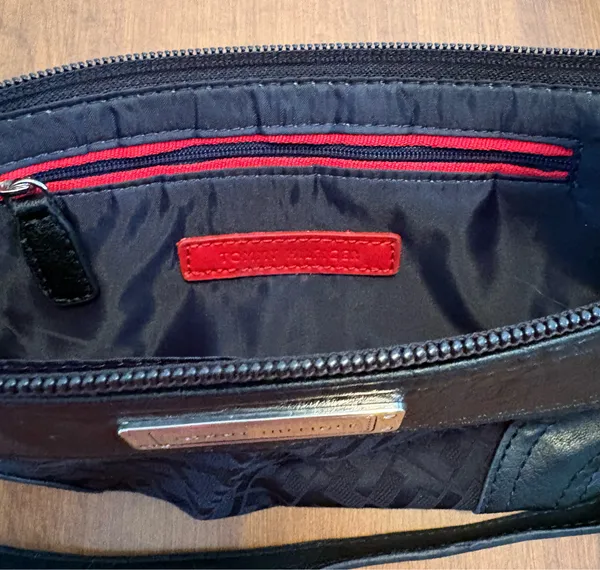 Tommy Hilfiger Clutch Bag - Image 3