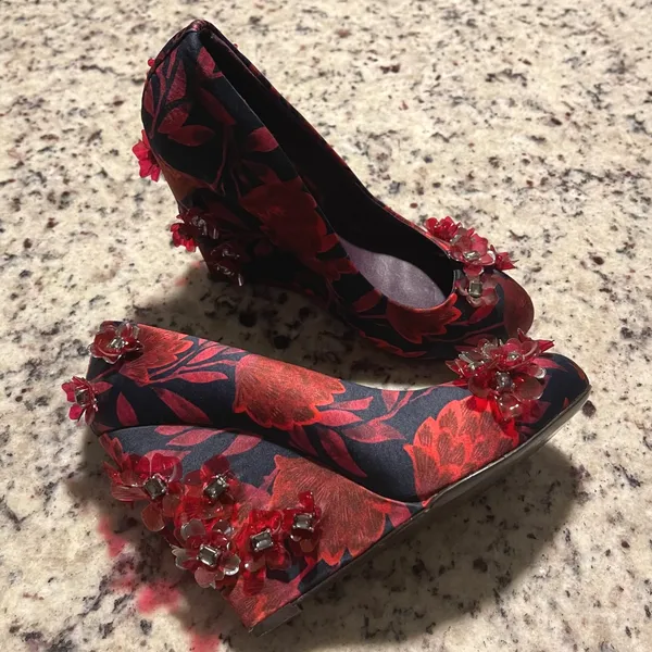 Tory Burch Floral Satin Elmira Wedge Heels‎ Red Navy Flower Embellished Size 7M - Image 6