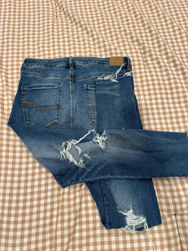 American Eagle Jeans - Image 3