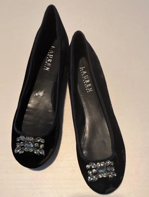 LAUREN Ralph Lauren | ladies rhinestone velvet ballerina flat shoes. Size: 8B - Image 2