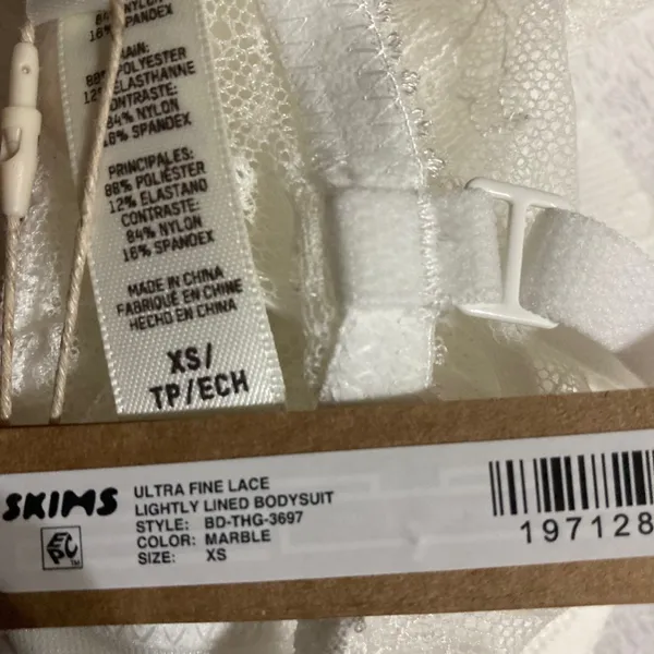 SKIMS Lace Bodysuit XS - Image 10