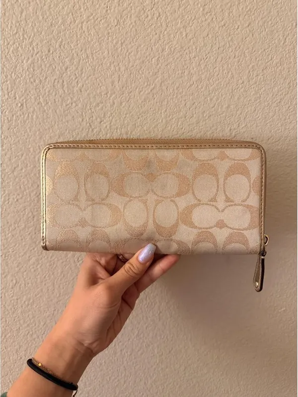 Sparkly Gold Vintage Coach Wallet - Image 2