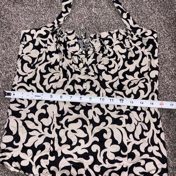 Ann Taylor white/black floral halter top in a size 8 - Image 5