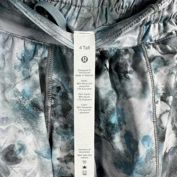 Lululemon Hotty Hot‎ Low-Rise Lined Short 4” Kaleidofloral Blue Cast Size 4 Tall - Image 10