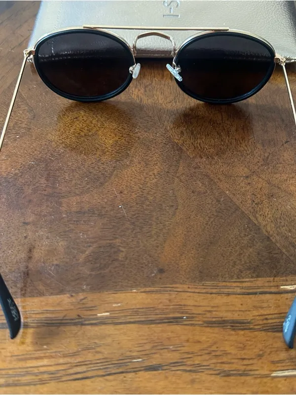 I-SEA Polarized Round Sunglasses - All Aboard Black Lens Gold Metal Frame - Image 3