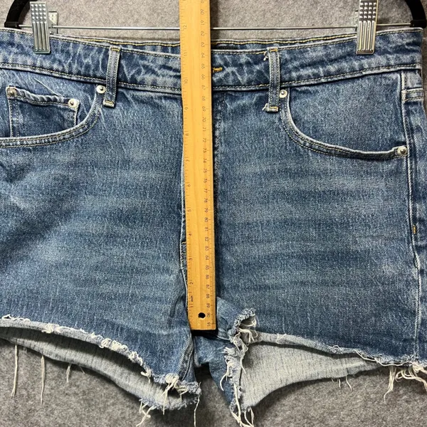 Free Assembly Denim Jean Shorts Raw Hem Blue Wash Womens Size 12 Cutoff‎ Frayed - Image 6