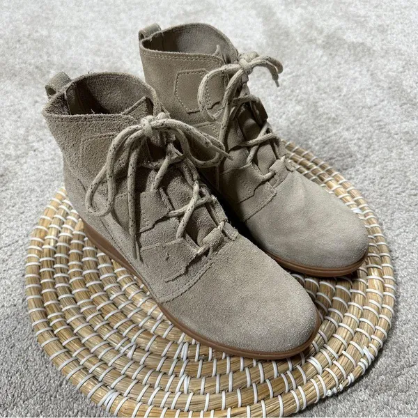Sorel Women’s Evie Lace-Up Waterproof Suede Ankle Bootie Casual in Beige 7.5 - Image 4