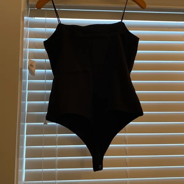 BNWT banana republic body suit black - cotton modal spandex size M - Image 2
